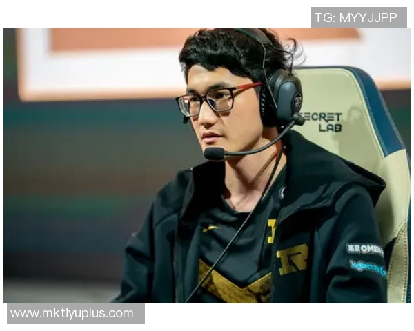 勇士在卡巴配外线阵容中展现绝对优势8分半内打出27-14的精彩表现