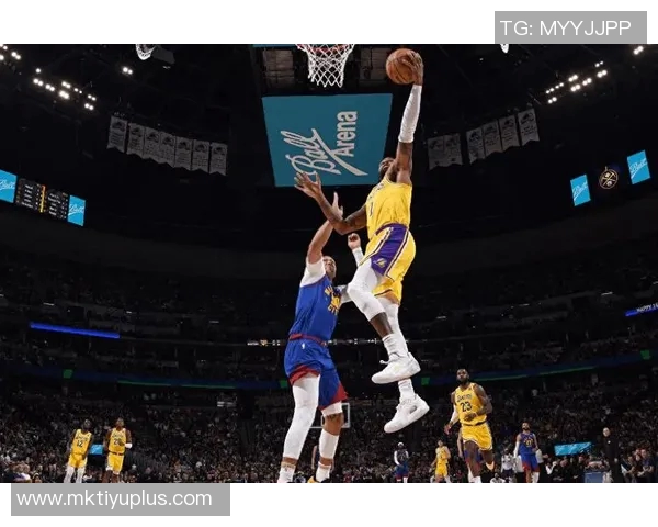 浓眉表现出色前三节高效得分19分并抢下9篮板助力球队争胜 浓眉表现出色前三节高效得分19分并抢下9篮板助力球队争胜