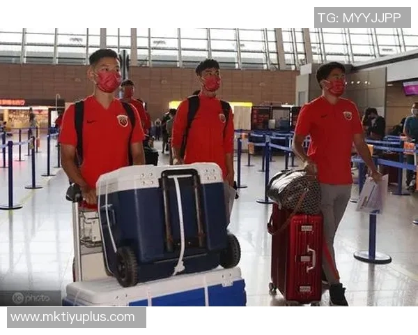 海港队抵达泰国备战亚冠李帅刘若钒加布里埃尔因伤缺阵